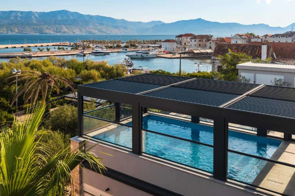 Hotel Osam rooftop pool, Supetar