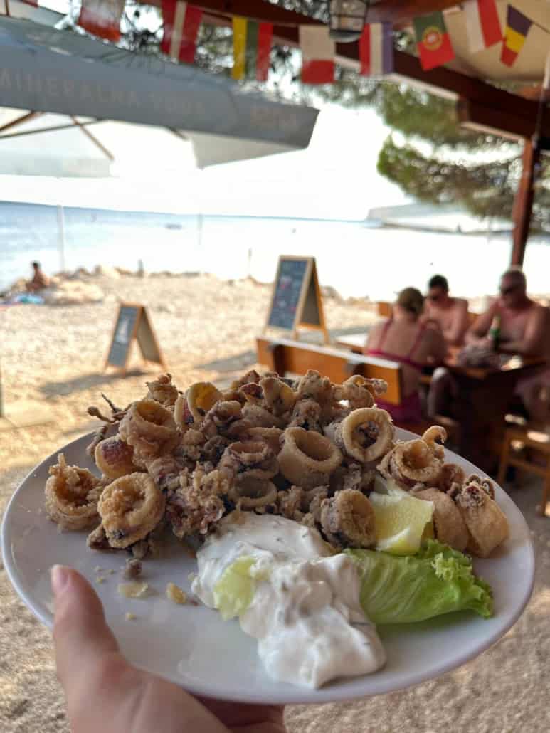 Seaside dining at Leut Beach Restaurant Šimuni
