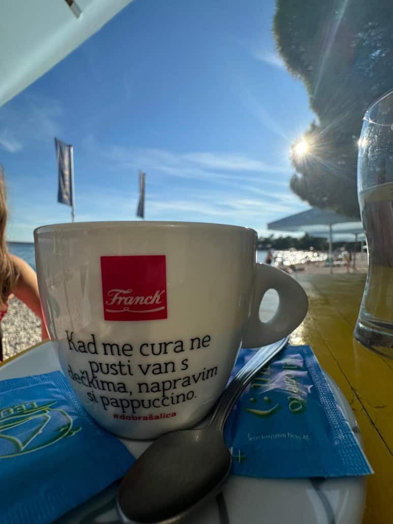 Coffee by the sea - Leut Beach Restaurant Šimuni