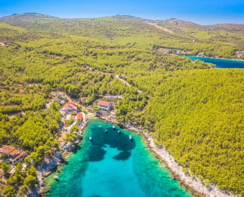 Temper-free holidays - Beautiful Pokrivenik Bay on the island of Hvar