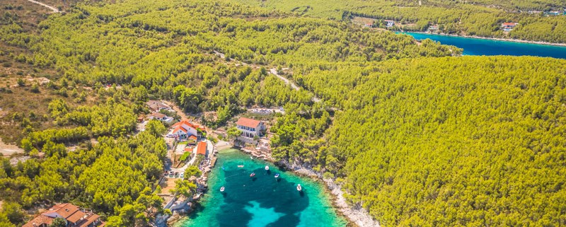 Temper-free holidays - Beautiful Pokrivenik Bay on the island of Hvar