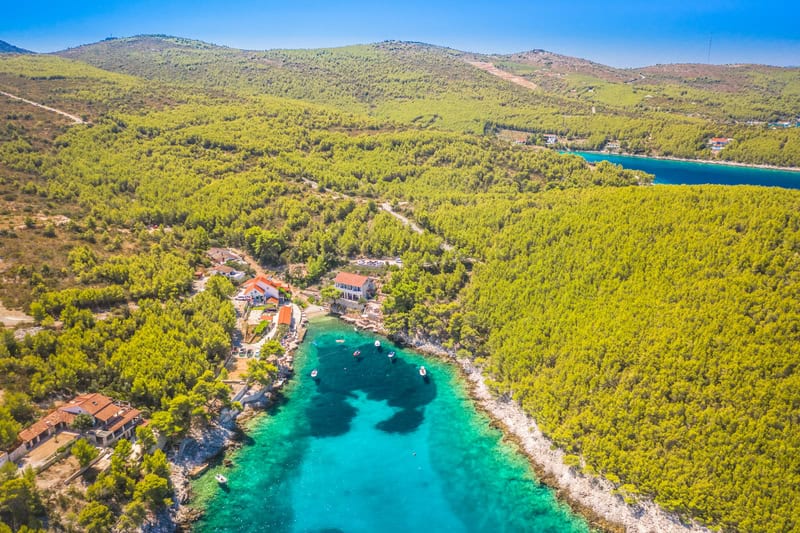 Temper-free holidays - Beautiful Pokrivenik Bay on the island of Hvar