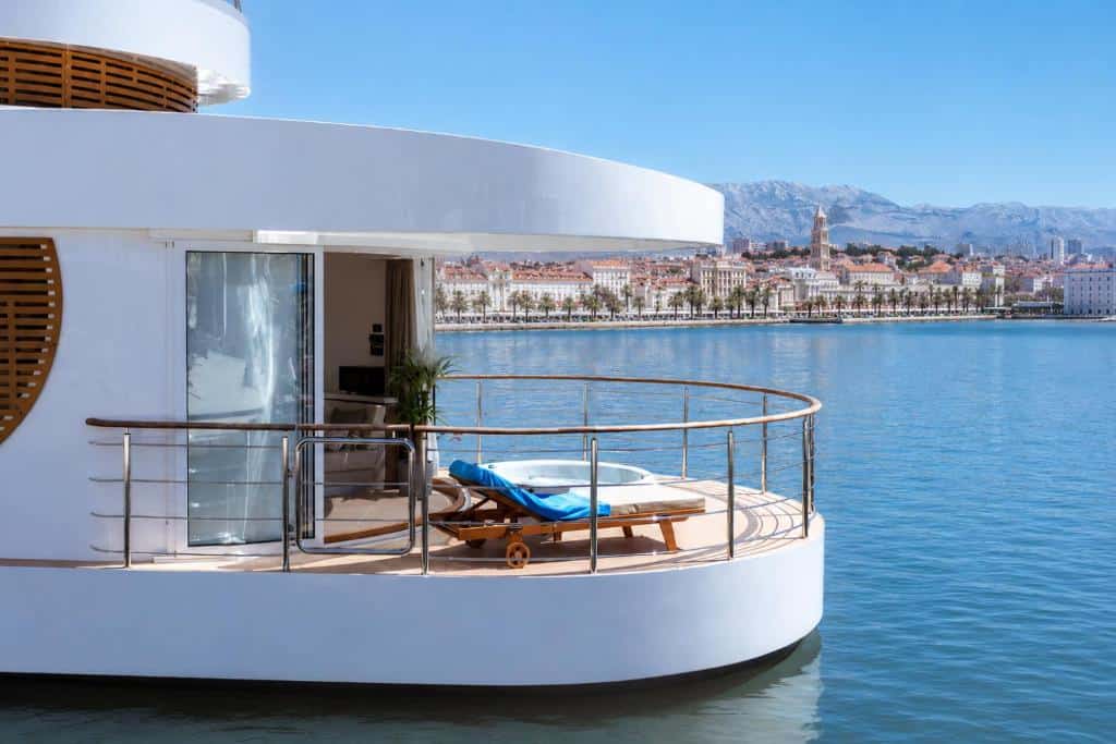 Luxury Floating Apartment Amor