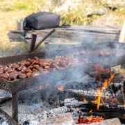 Pečeni kesteni Roasting chestnuts at Kestenijada