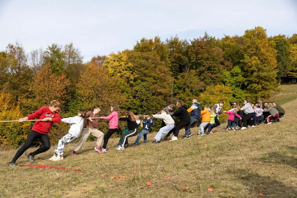 Tug of war for kids at Kestenijada